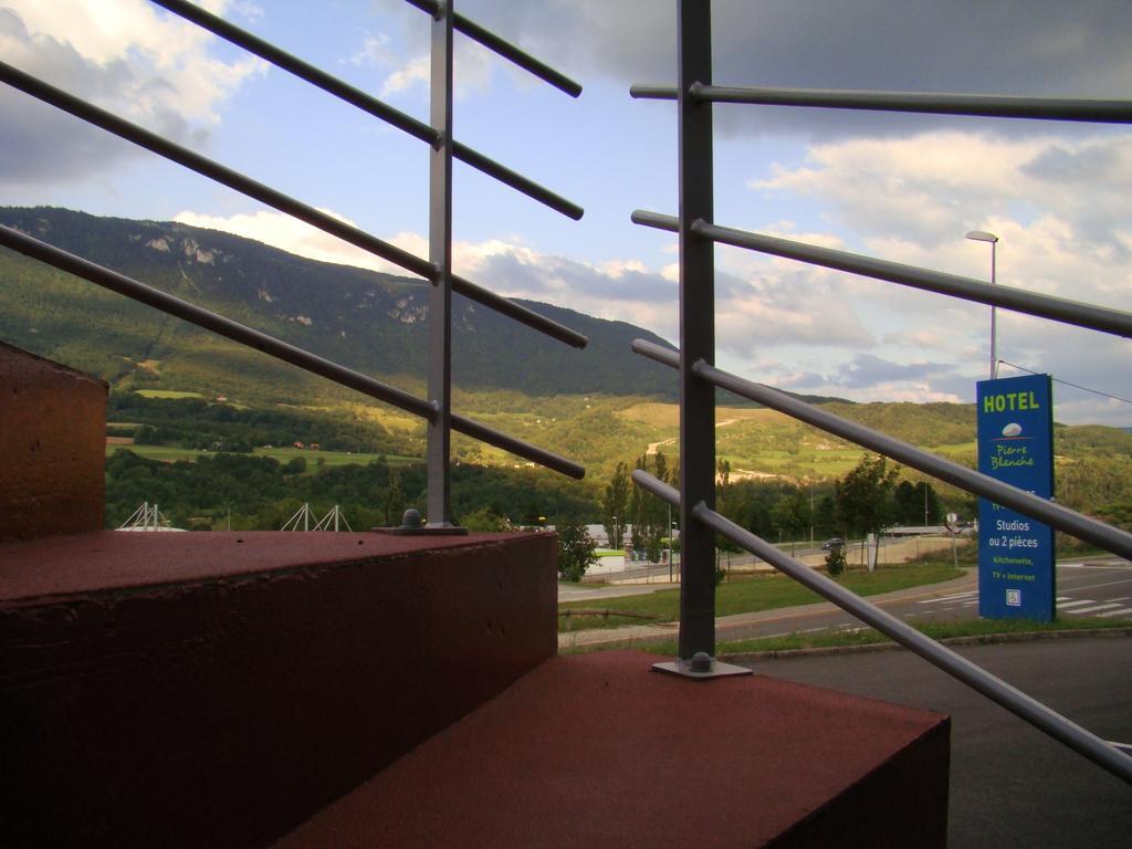 Hotel Pierre Blanche Châtillon-en-Michaille Szoba fotó